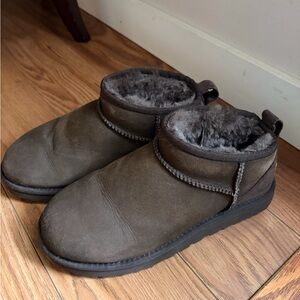 Dark brown women’s UGG boots